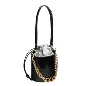 
                
                    Load image into Gallery viewer, Carolina - Black bucket bag with golden chain
                
            